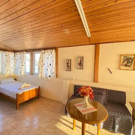 Blue Sky Apartment *