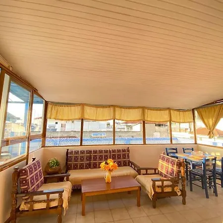 Blue Sky Apartment *