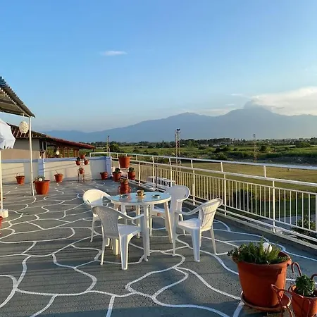 Blue Sky Apartment *