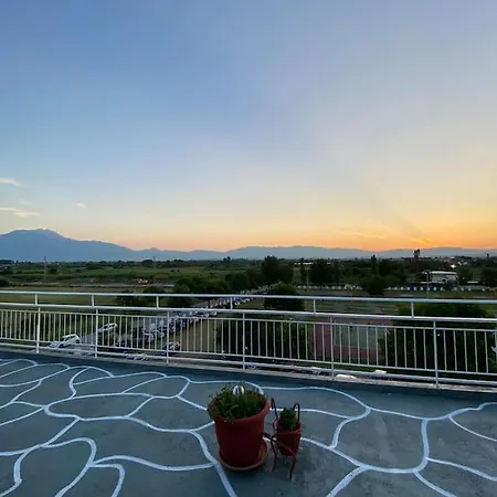 Blue Sky Apartment *